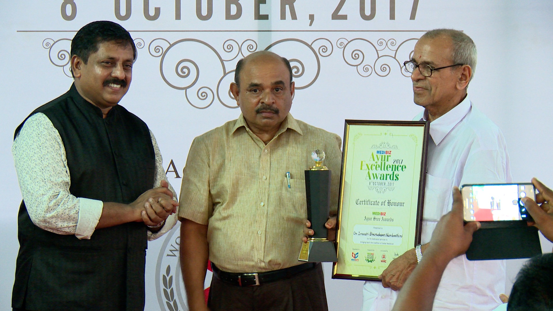  Medibiz Ayur Excellence Award -Ayur Sree-Itoozhi Bhavadasan Namboothiri